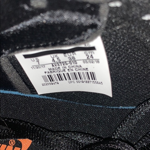 Air Jordan 1 Satin - Picture 6 of 7